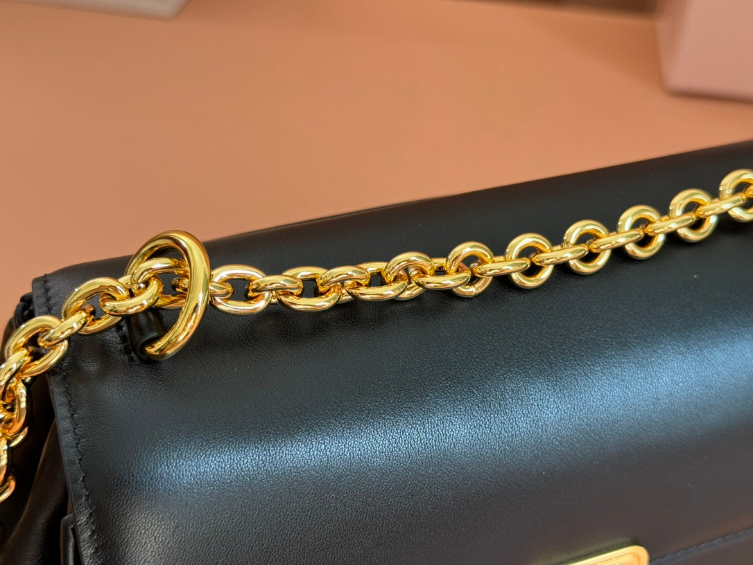 MIU MIU CHAIN SHOULDER BAG 24 IN BLACK PATENT SMOOTH CALFSKIN
