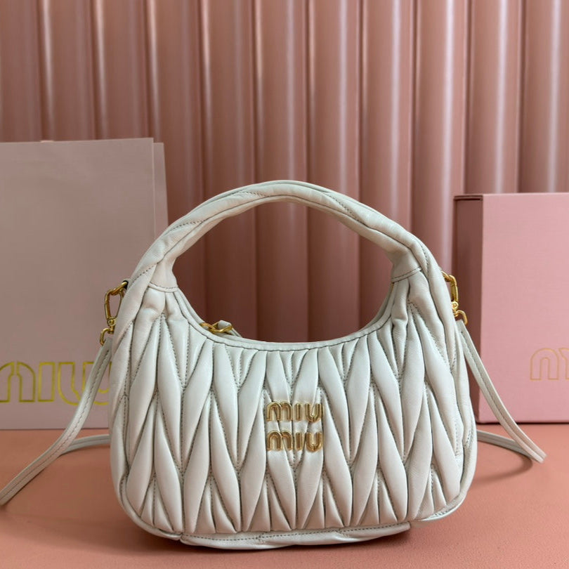 MIU MIU WANDER MATELASSÉ HANDBAG 23 IN WHITE LAMBSKIN