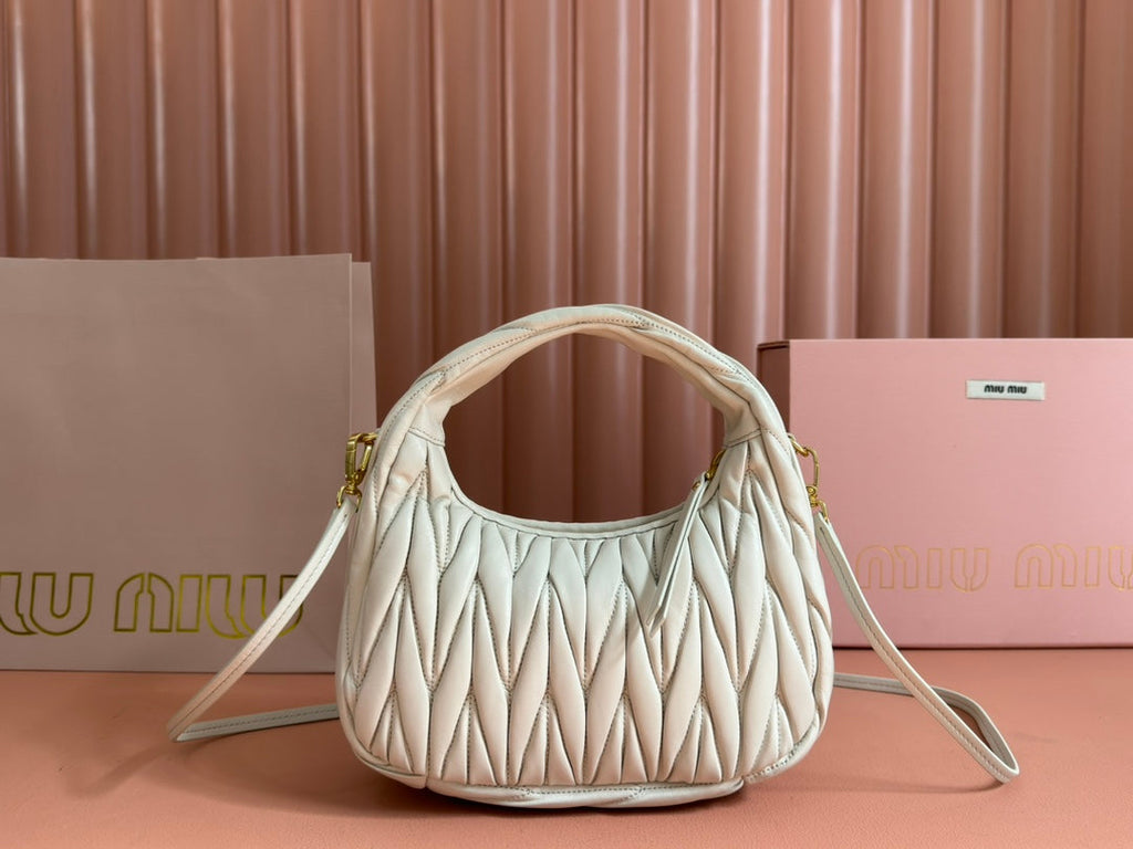MIU MIU WANDER MATELASSÉ HANDBAG 23 IN WHITE LAMBSKIN