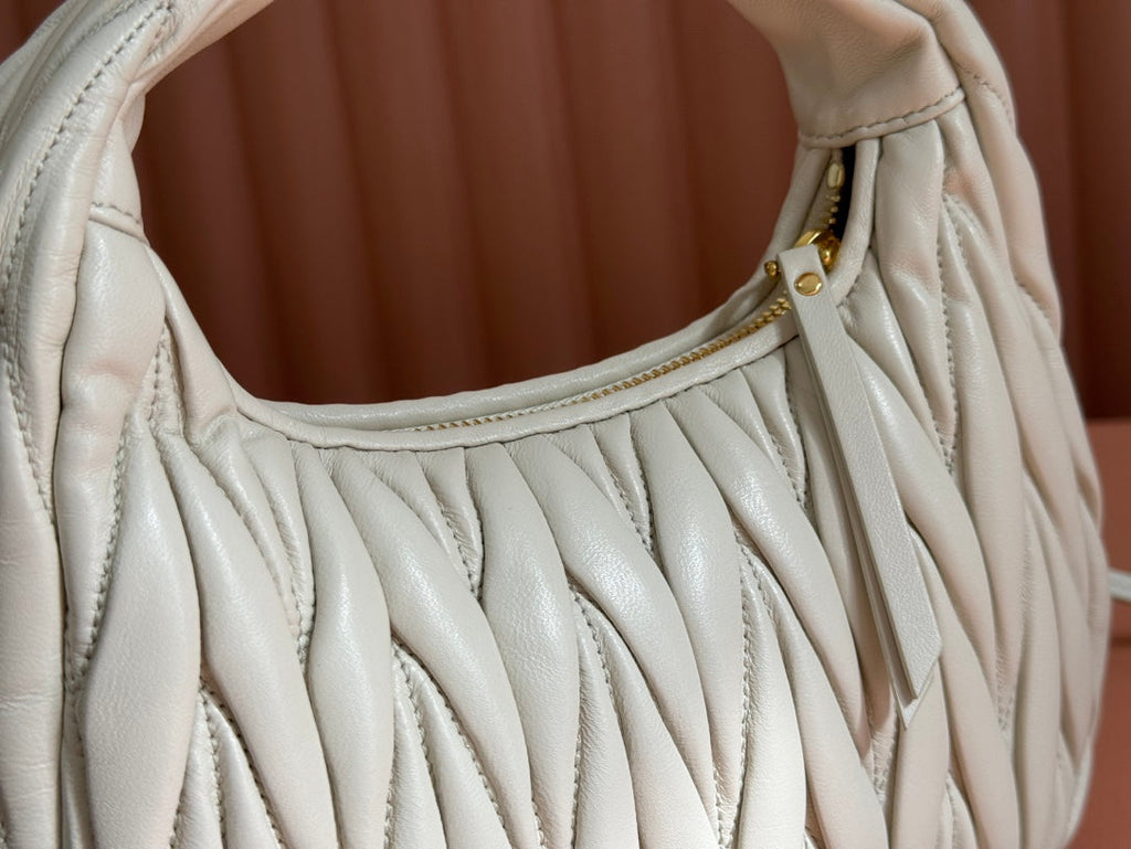 MIU MIU WANDER MATELASSÉ HANDBAG 23 IN WHITE LAMBSKIN