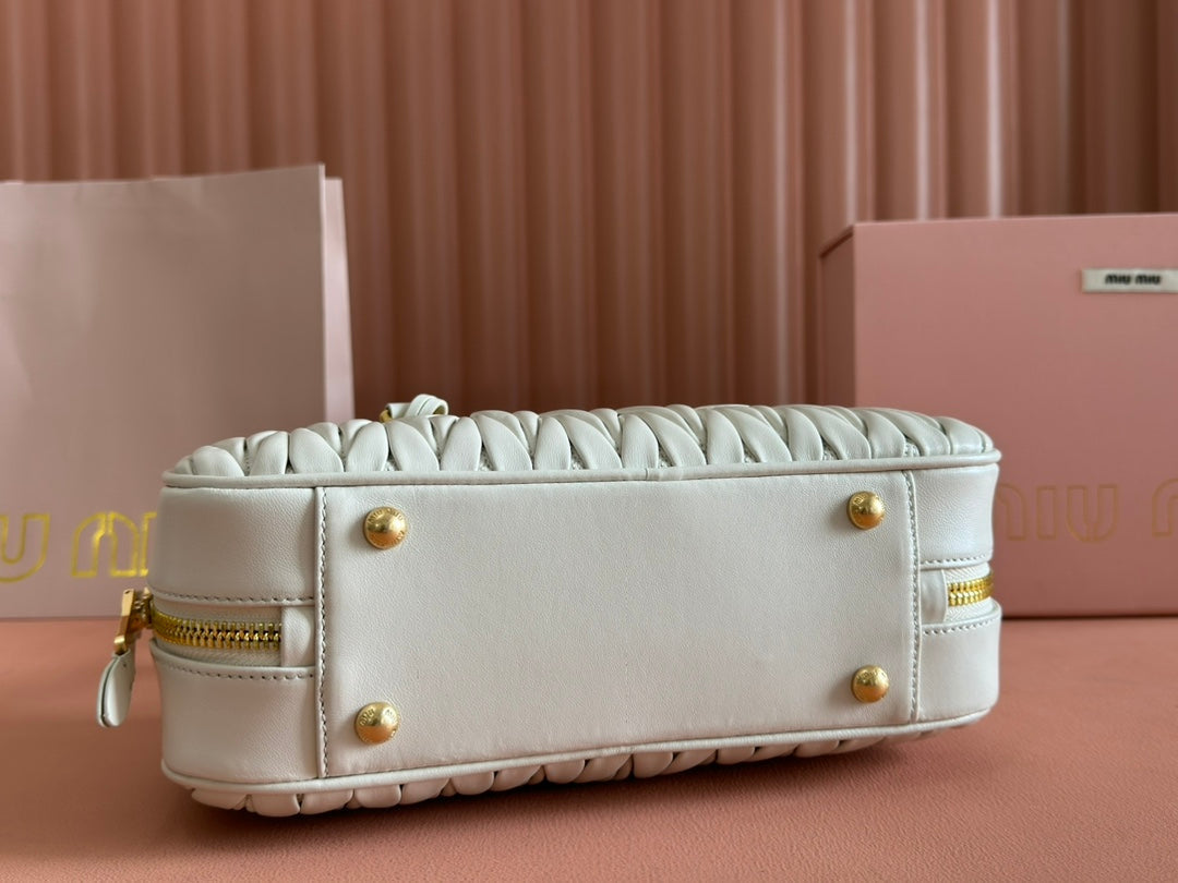 MIU MIU ARCADIE MATELASSÉ BAG 27 IN WHITE CALFSKIN GOLD HARDWARE
