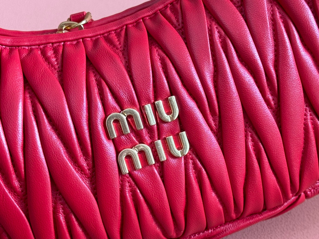 MIU MIU WANDER MATELASSÉ HANDBAG 23 IN CERISE RED LAMBSKIN