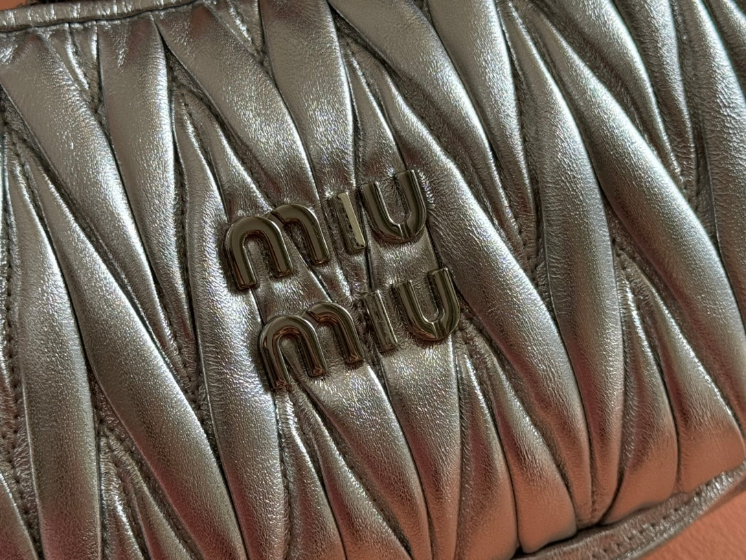 MIU MIU WANDER MATELASSÉ HANDBAG 23 IN SILVER PATENT LAMBSKIN