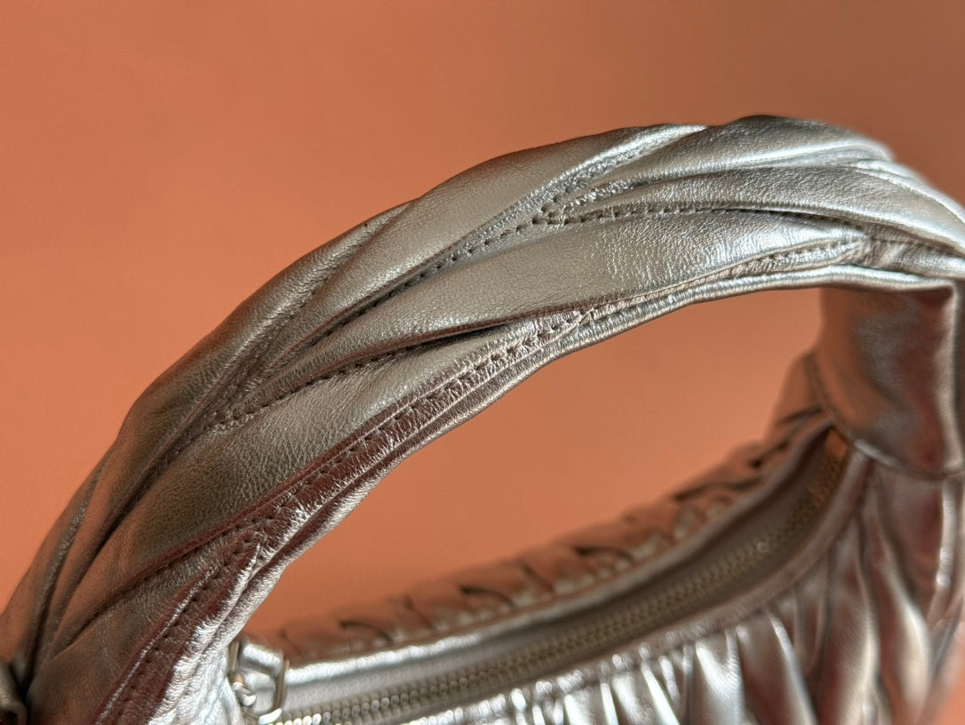 MIU MIU WANDER MATELASSÉ HANDBAG 23 IN SILVER PATENT LAMBSKIN