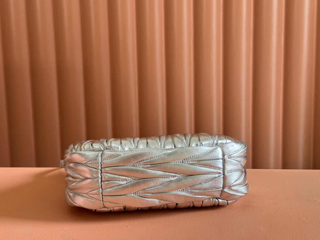 MIU MIU WANDER MATELASSÉ HANDBAG 23 IN SILVER PATENT LAMBSKIN