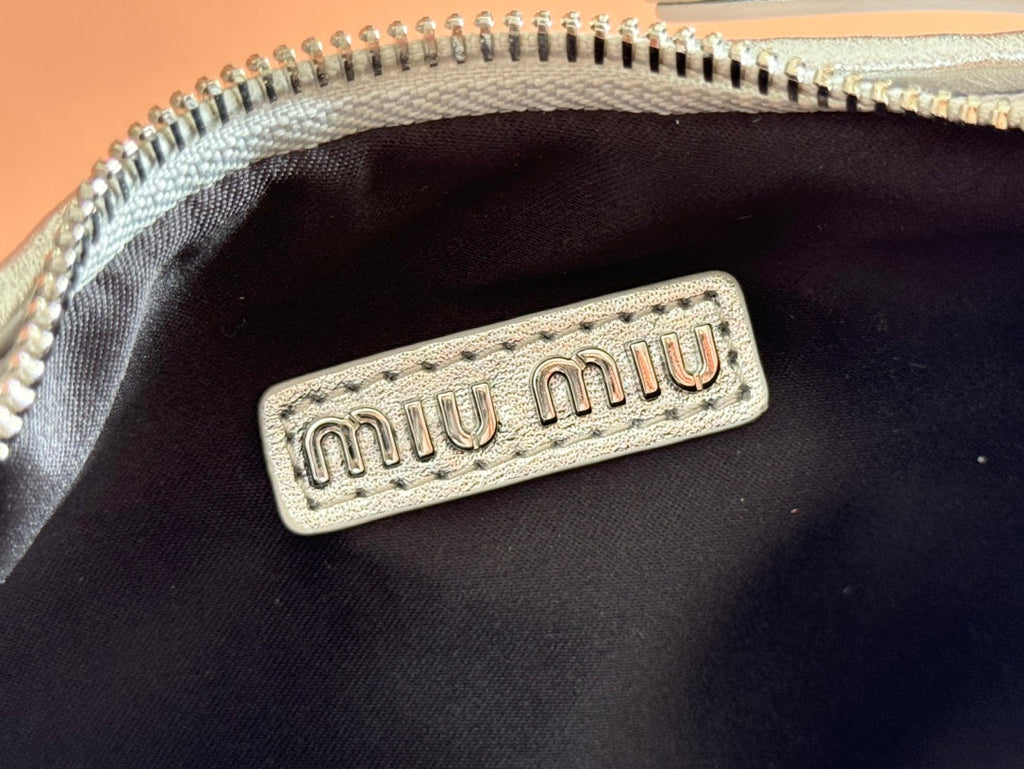 MIU MIU WANDER MATELASSÉ HANDBAG 23 IN SILVER PATENT LAMBSKIN