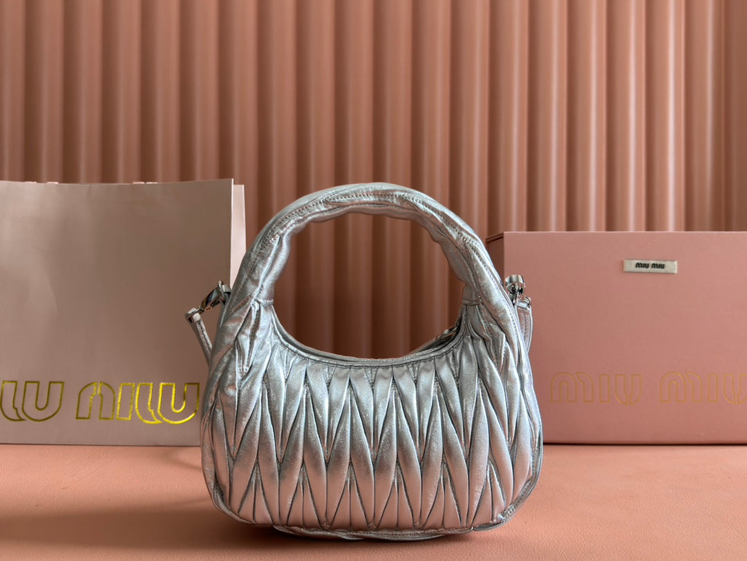 MIU MIU WANDER MATELASSÉ HANDBAG 23 IN SILVER PATENT LAMBSKIN