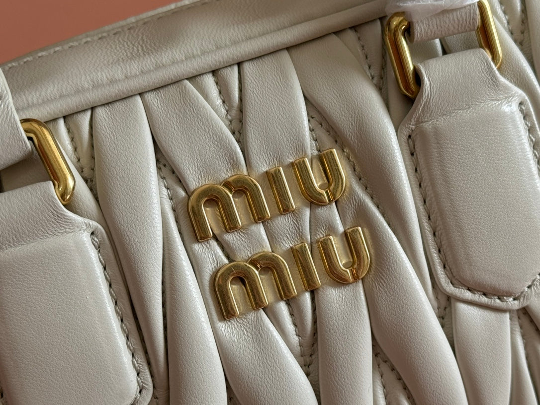 MIU MIU ARCADIE MATELASSÉ BAG 19 IN WHITE LAMBSKIN GOLD HARDWARE