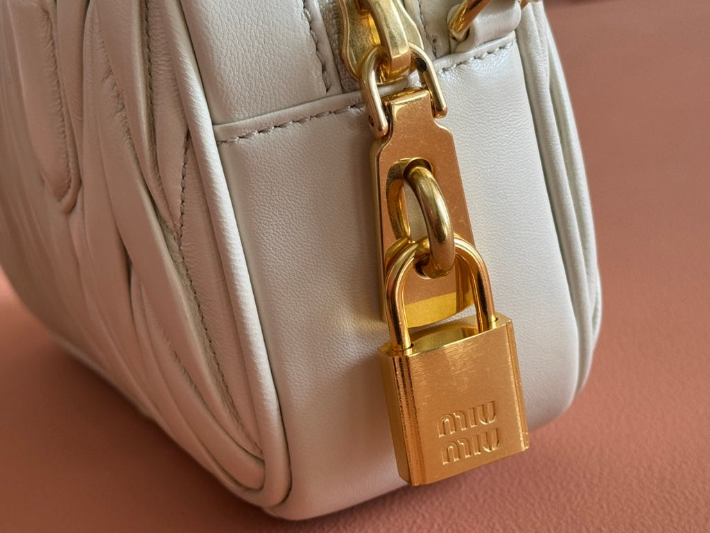 MIU MIU ARCADIE MATELASSÉ BAG 19 IN WHITE LAMBSKIN GOLD HARDWARE