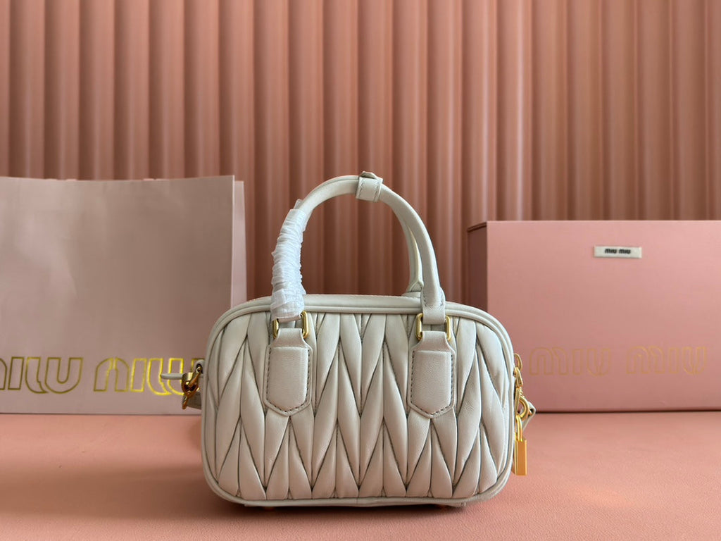 MIU MIU ARCADIE MATELASSÉ BAG 19 IN WHITE LAMBSKIN GOLD HARDWARE