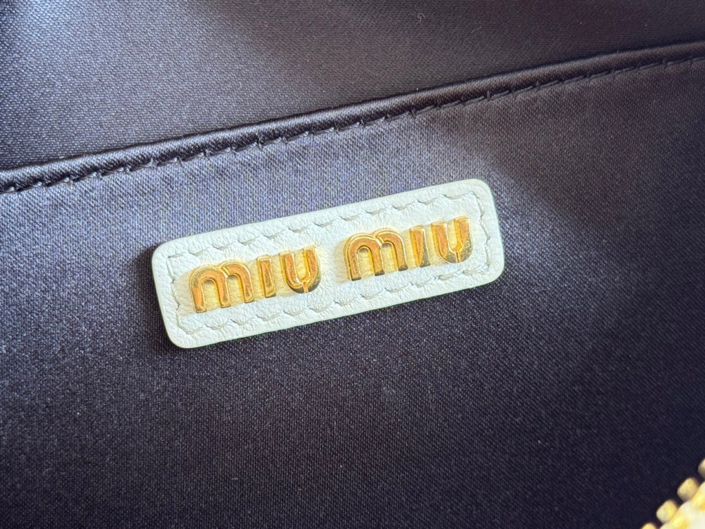 MIU MIU ARCADIE MATELASSÉ BAG 19 IN WHITE LAMBSKIN GOLD HARDWARE