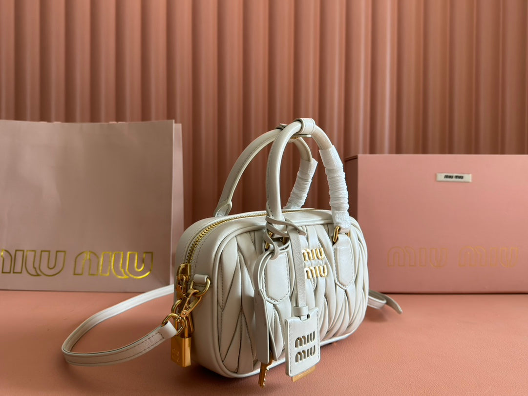 MIU MIU ARCADIE MATELASSÉ BAG 19 IN WHITE LAMBSKIN GOLD HARDWARE