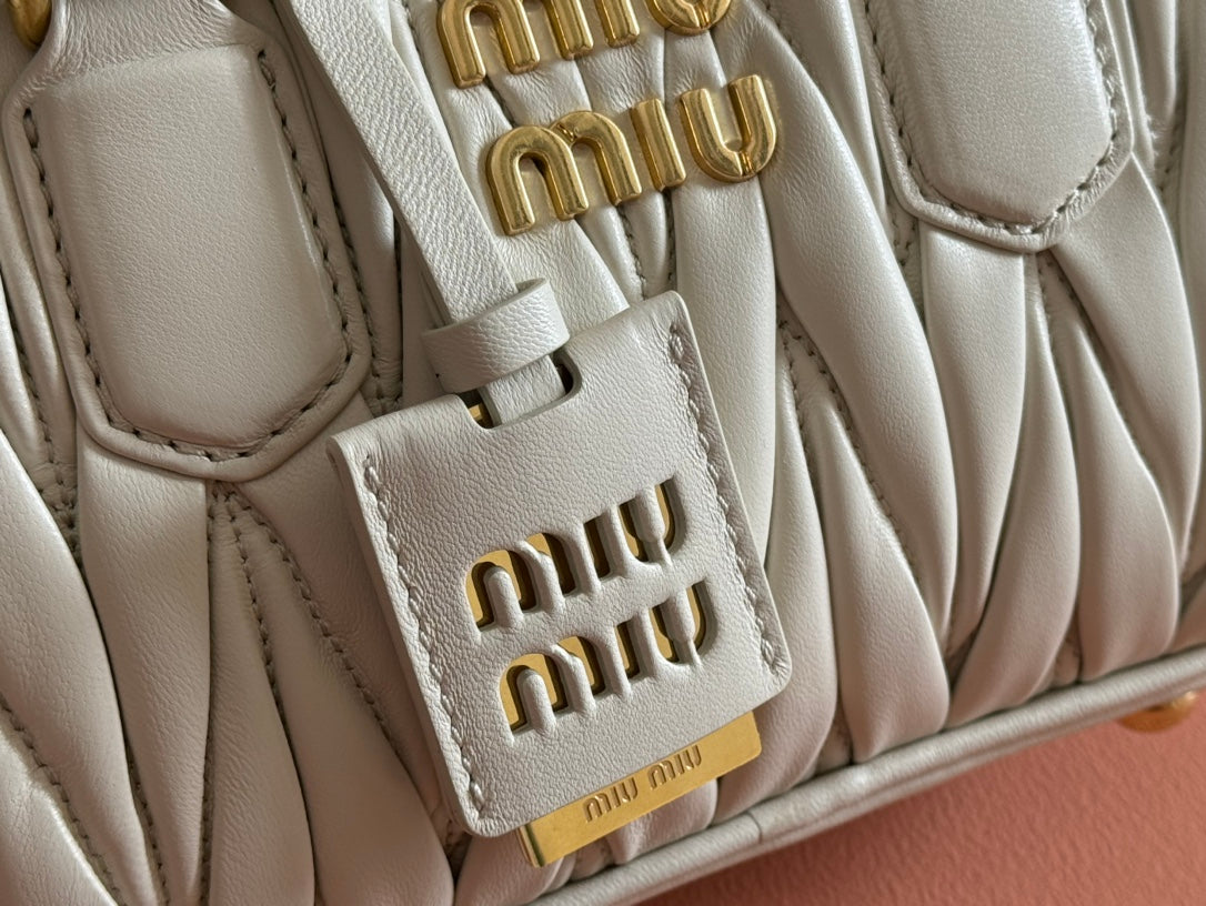 MIU MIU ARCADIE MATELASSÉ BAG 19 IN WHITE LAMBSKIN GOLD HARDWARE