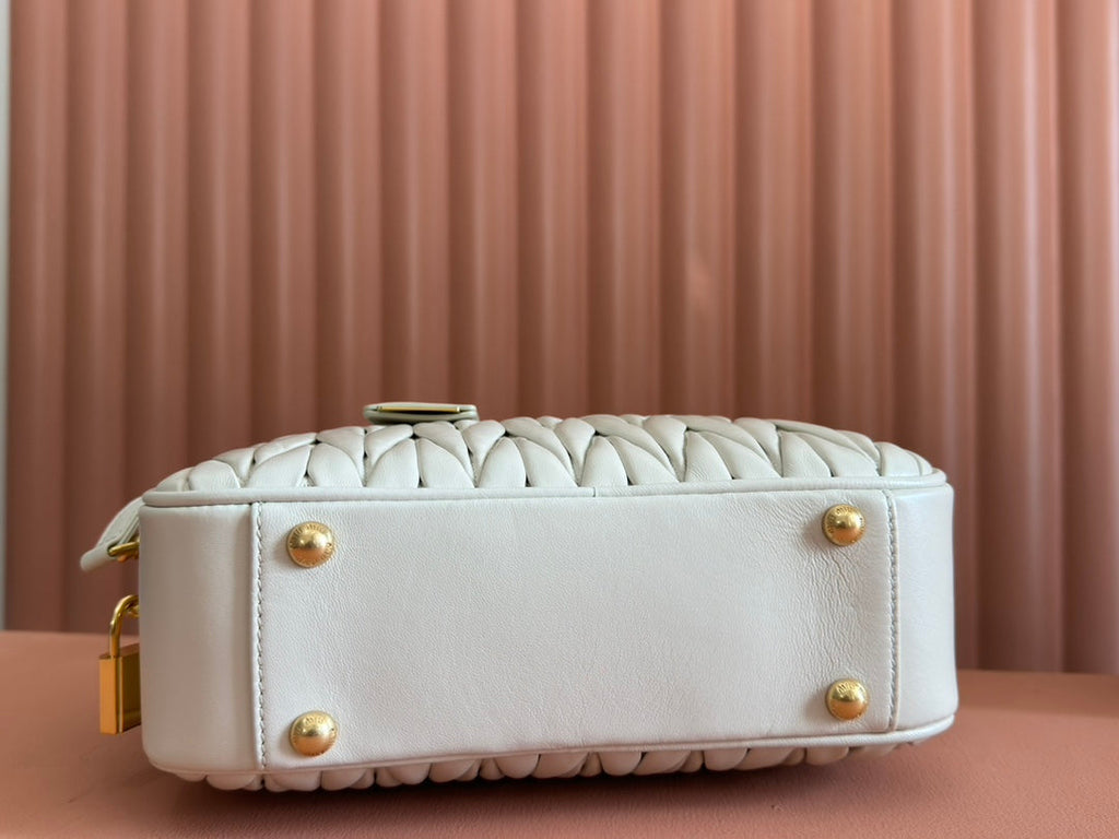 MIU MIU ARCADIE MATELASSÉ BAG 24 IN WHITE LAMBSKIN GOLD HARDWARE