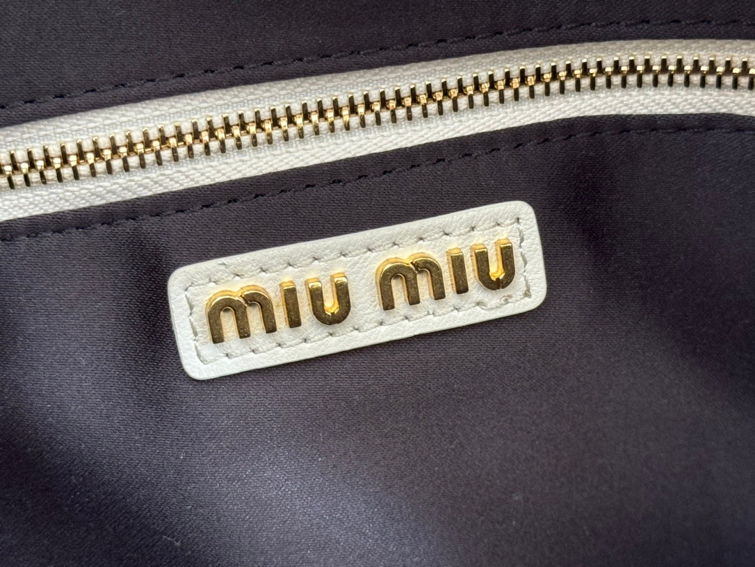 MIU MIU ARCADIE MATELASSÉ BAG 24 IN WHITE LAMBSKIN GOLD HARDWARE