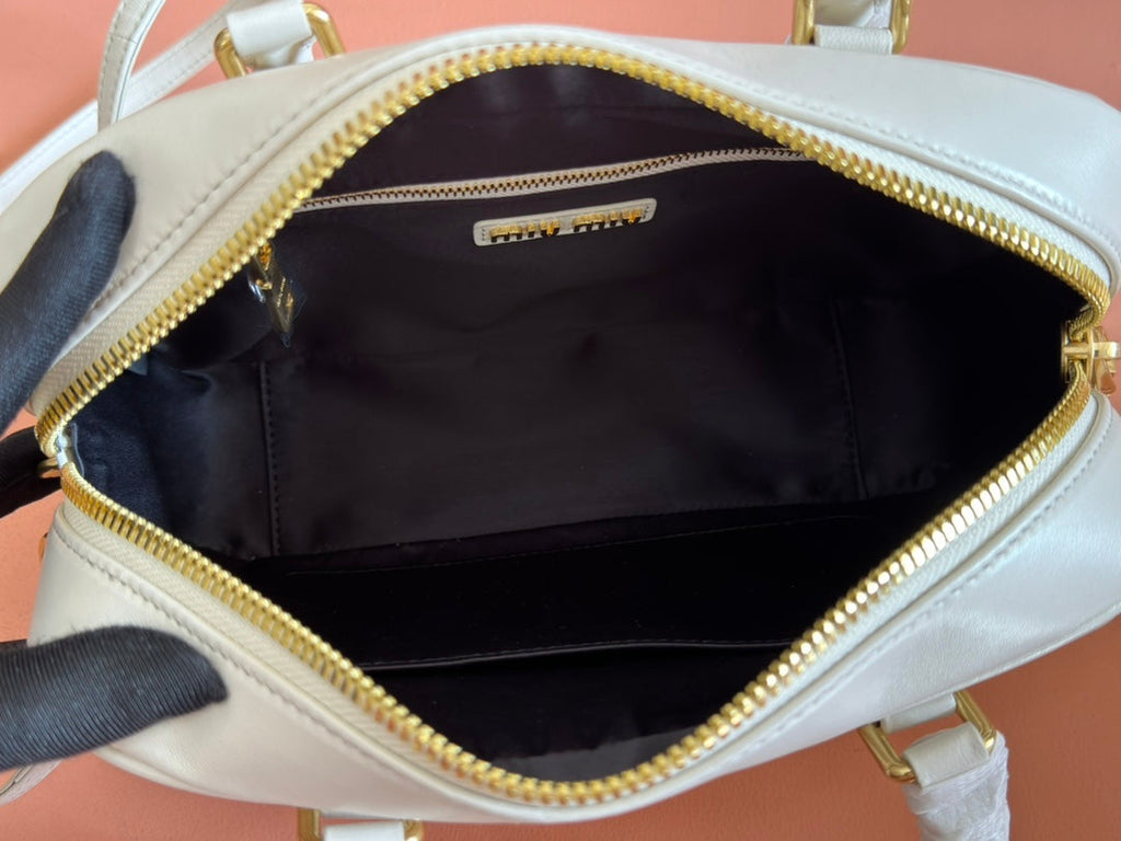 MIU MIU ARCADIE MATELASSÉ BAG 24 IN WHITE LAMBSKIN GOLD HARDWARE