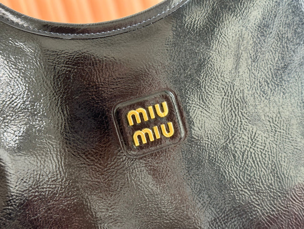 MIU MIU IVY 40 TOTE IN BLACK PATENT CALFSKIN