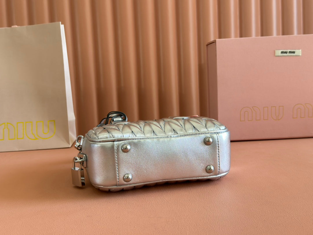 MIU MIU ARCADIE MATELASSÉ NAPPA SMALL BAG 19 IN SILVER GLOSSY LAMBSKIN SILVER HARDWARE
