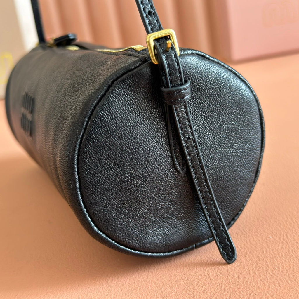 MIU MIU NAPPA POUCH 22 IN BLACK CALFSKIN