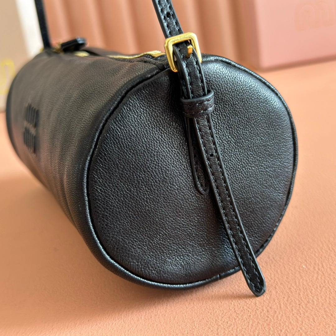 MIU MIU NAPPA POUCH 22 IN BLACK CALFSKIN