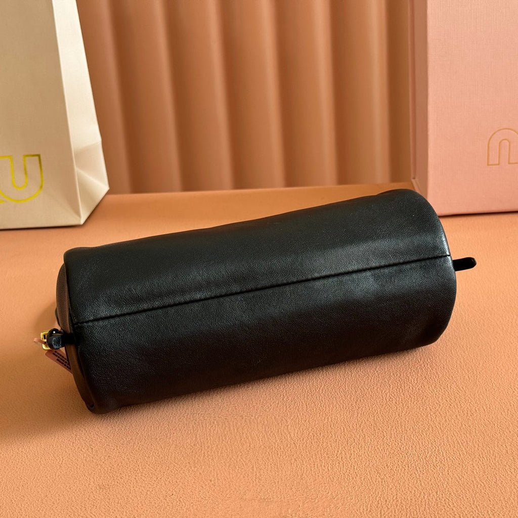 MIU MIU NAPPA POUCH 22 IN BLACK CALFSKIN