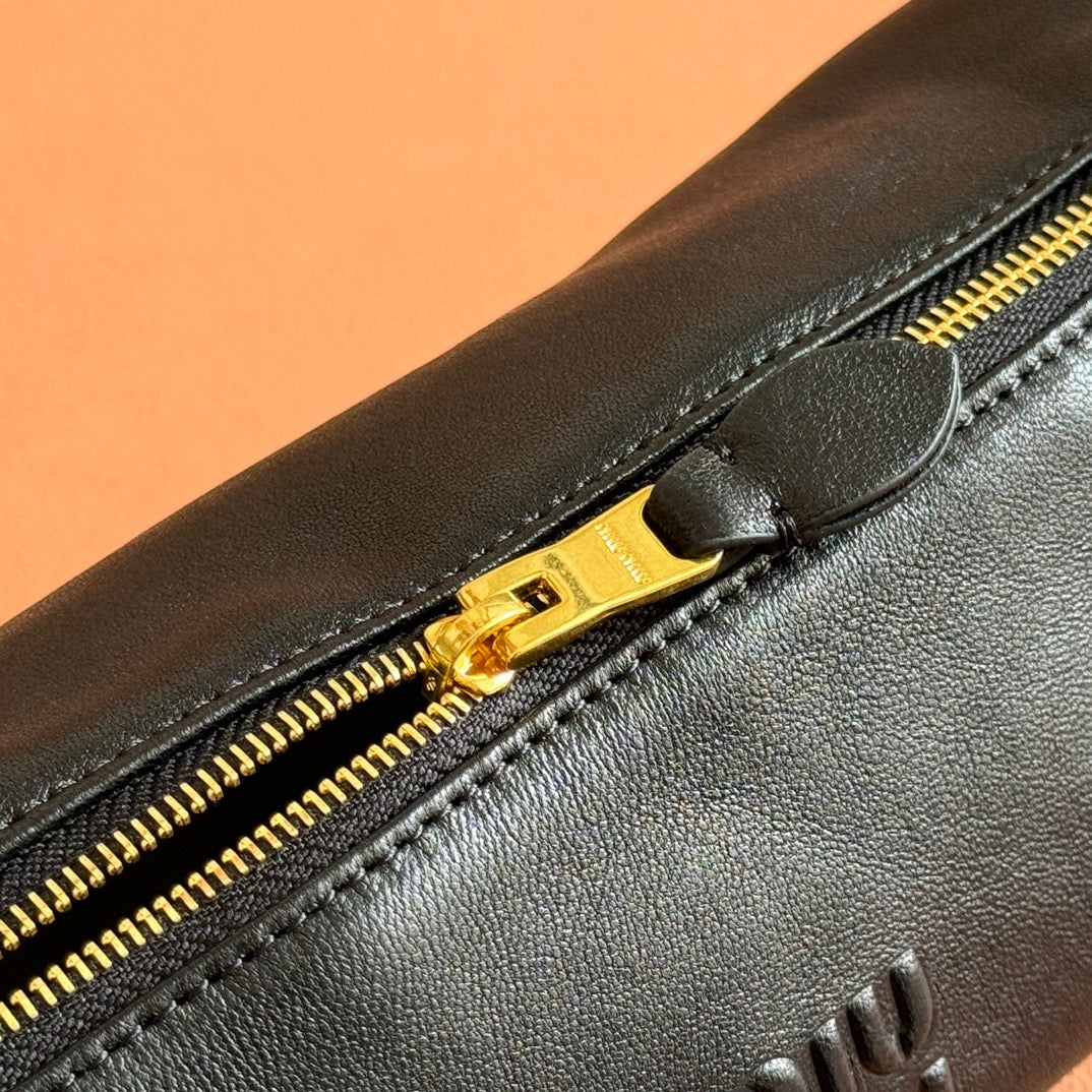 MIU MIU NAPPA POUCH 22 IN BLACK CALFSKIN