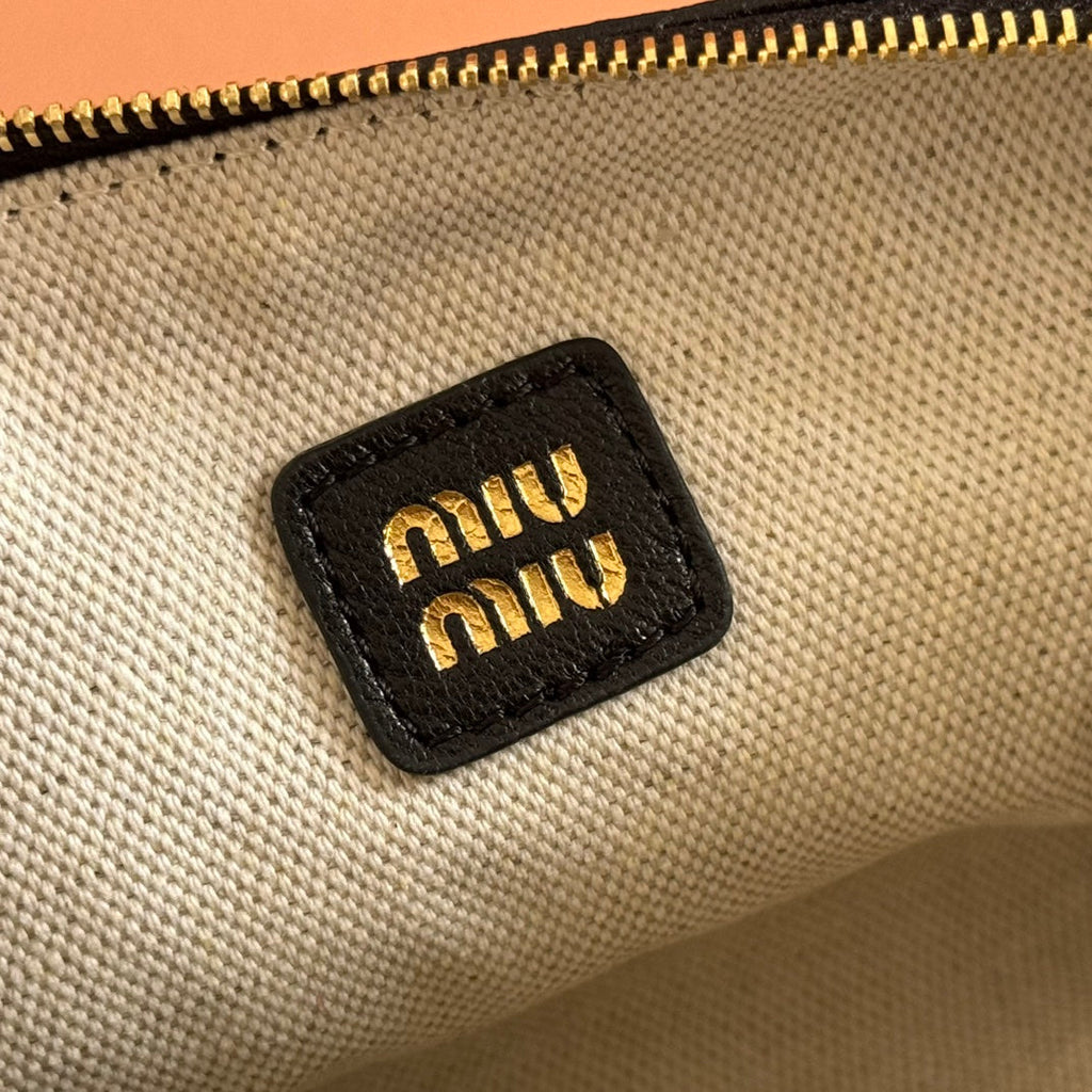 MIU MIU NAPPA POUCH 22 IN BLACK CALFSKIN