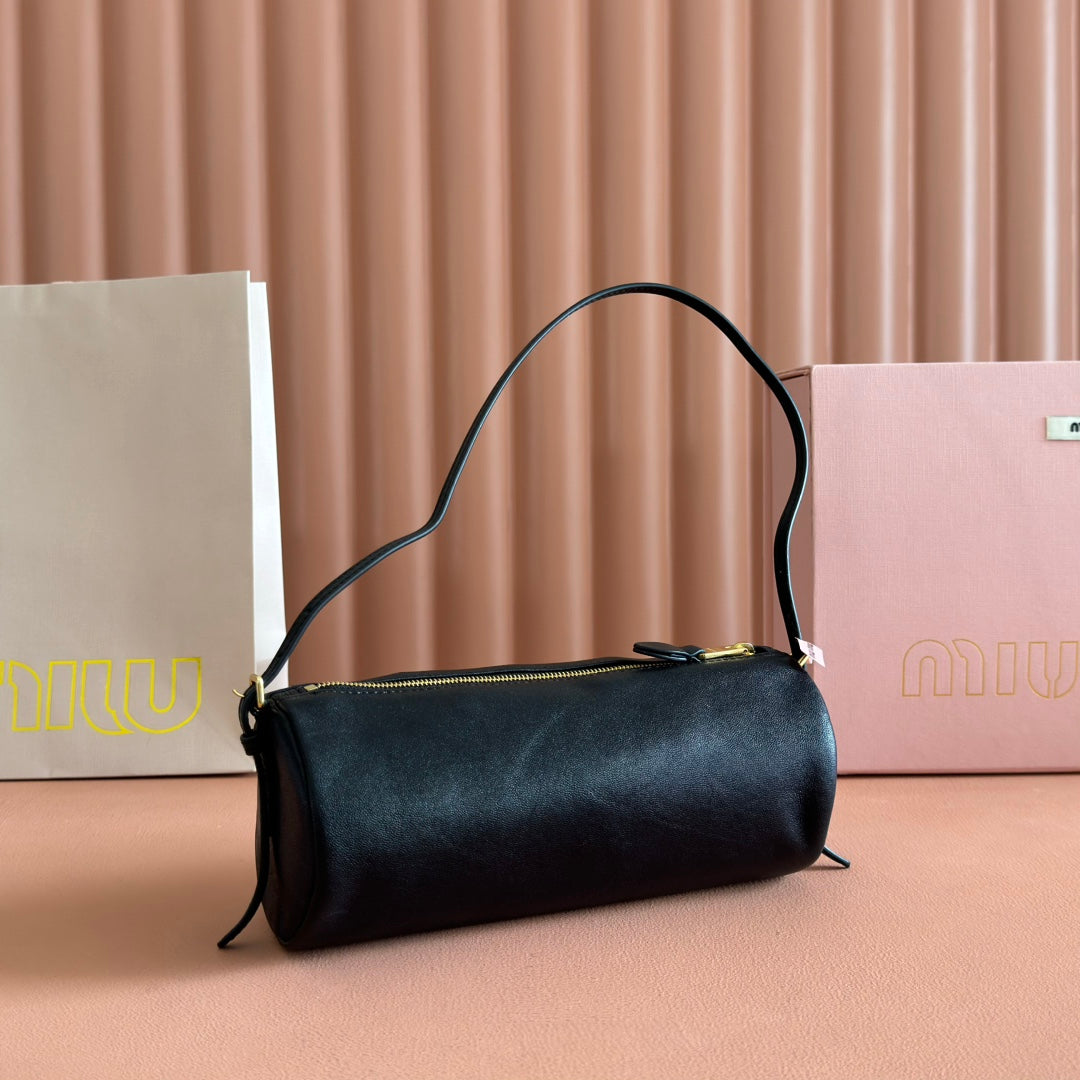 MIU MIU NAPPA POUCH 22 IN BLACK CALFSKIN