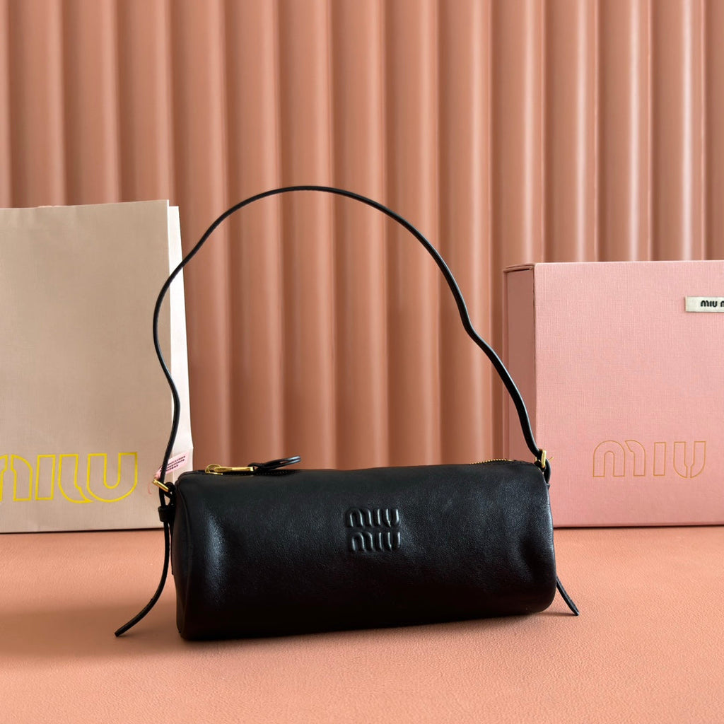 MIU MIU NAPPA POUCH 22 IN BLACK CALFSKIN