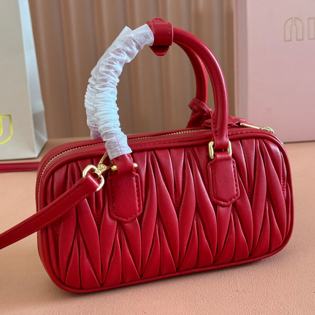MIU MIU ARCADIE MINI BAG 19 VERMELHO IN MATELASSÉ NAPPA LEATHER