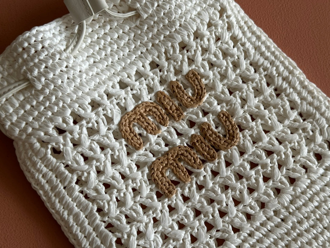 MIU MIU WANDER BUCKET BAG 23 WHITE IN RAFFIA WITH LEATHER TRIM