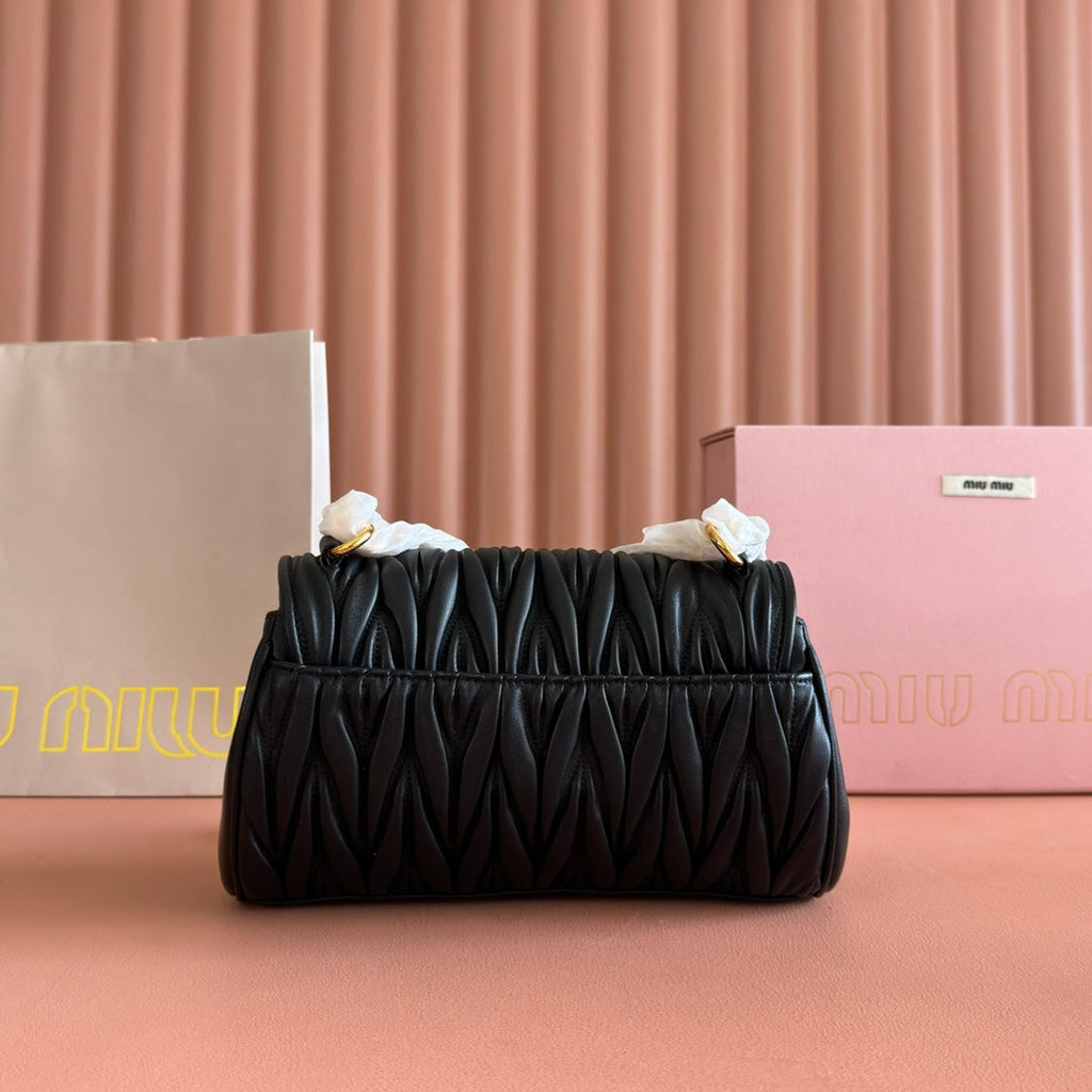 MIU MIU CHAIN SHOULDER BAG 24 IN BLACK PATENT SMOOTH LAMBSKIN