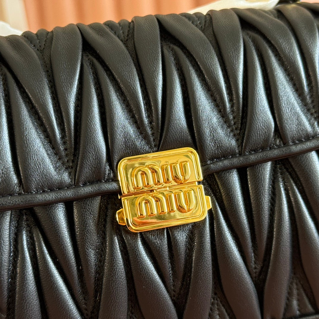 MIU MIU CHAIN SHOULDER BAG 24 IN BLACK PATENT SMOOTH LAMBSKIN
