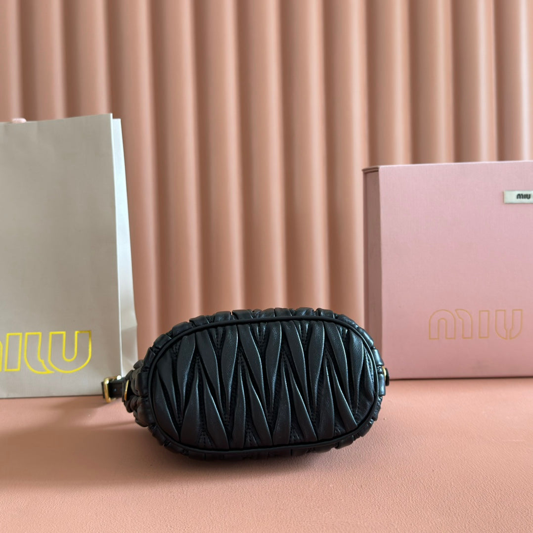 MIU MIU MIUMIU 26S POUCH BAG 15 IN BLACK CALFSKIN GOLD HARDWARE