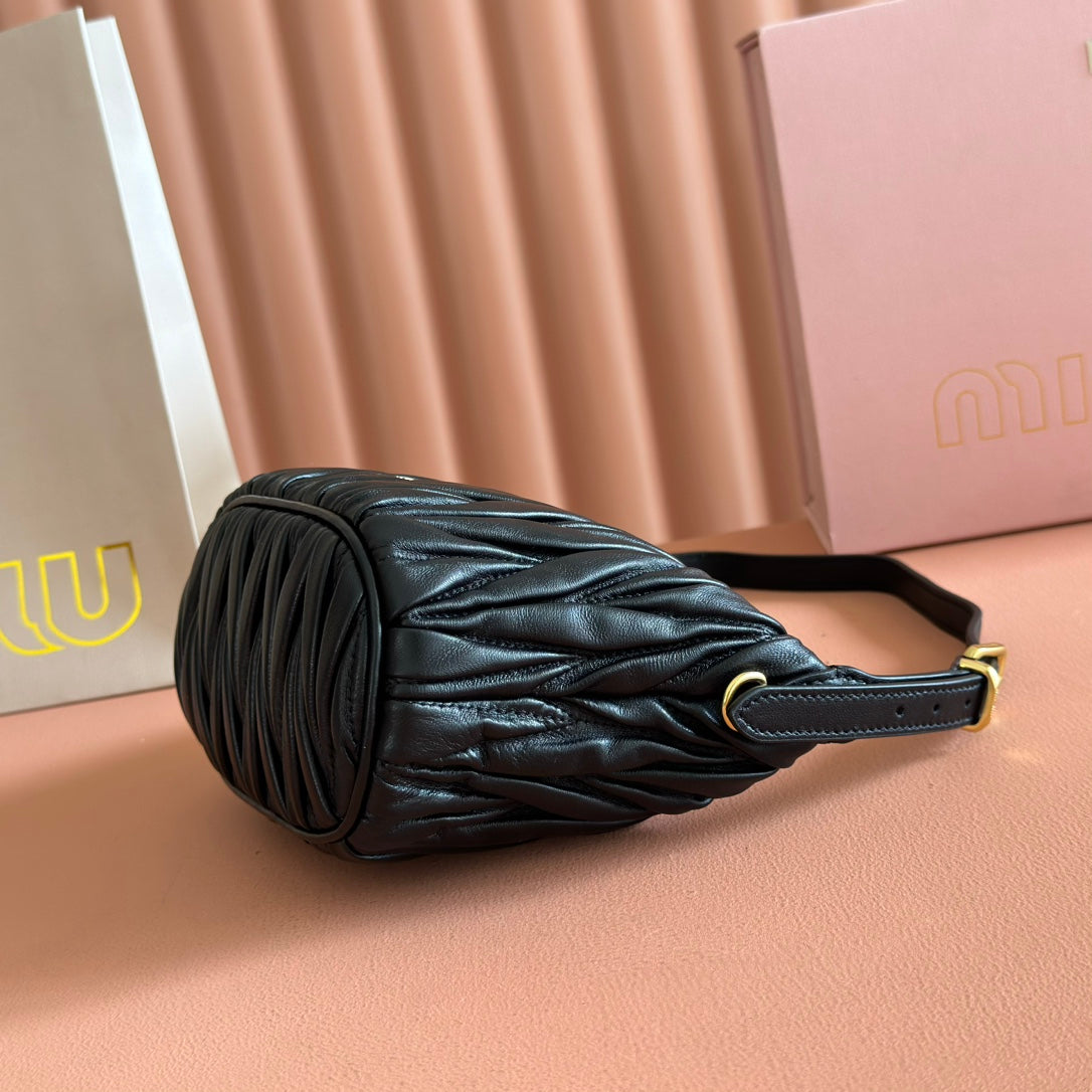 MIU MIU MIUMIU 26S POUCH BAG 15 IN BLACK CALFSKIN GOLD HARDWARE
