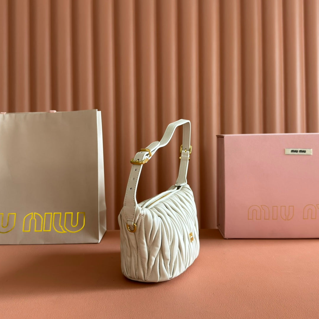 MIU MIU MIUMIU 26S POUCH BAG 15 IN WHITE CALFSKIN GOLD HARDWARE