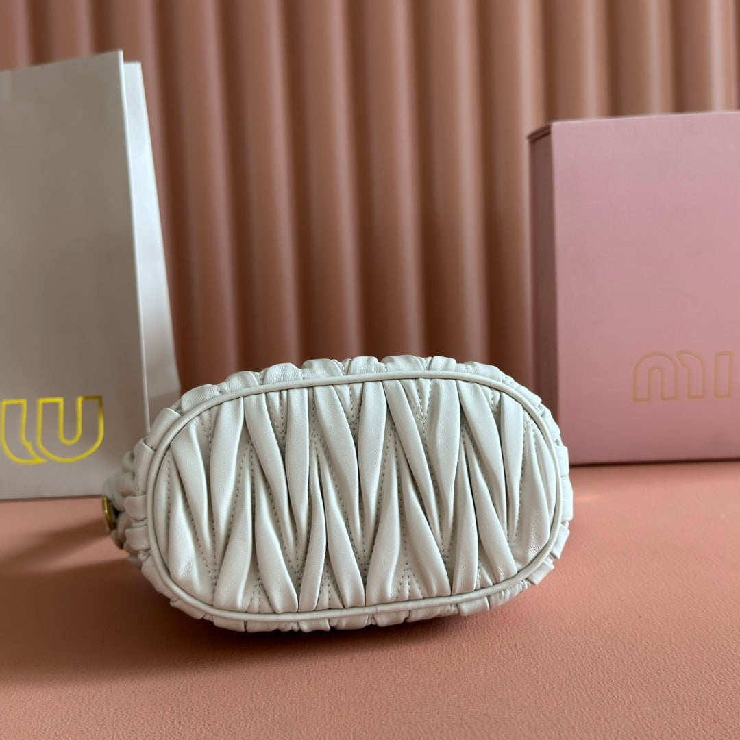 MIU MIU MIUMIU 26S POUCH BAG 15 IN WHITE CALFSKIN GOLD HARDWARE