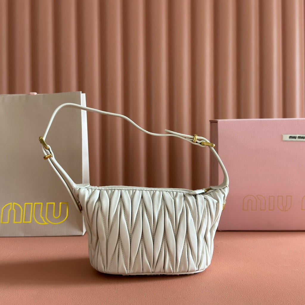 MIU MIU MIUMIU 26S POUCH BAG 15 IN WHITE CALFSKIN GOLD HARDWARE