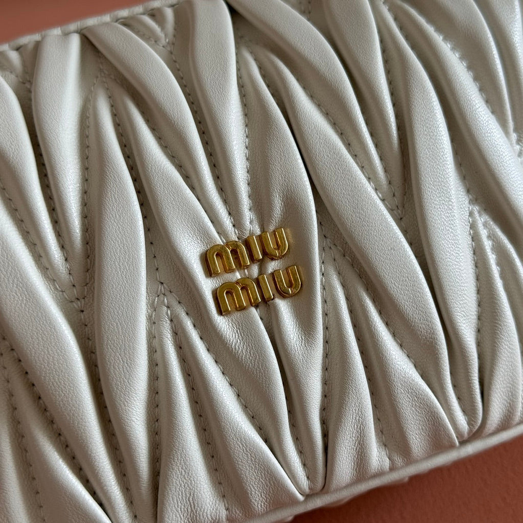 MIU MIU MIUMIU 26S POUCH BAG 15 IN WHITE CALFSKIN GOLD HARDWARE