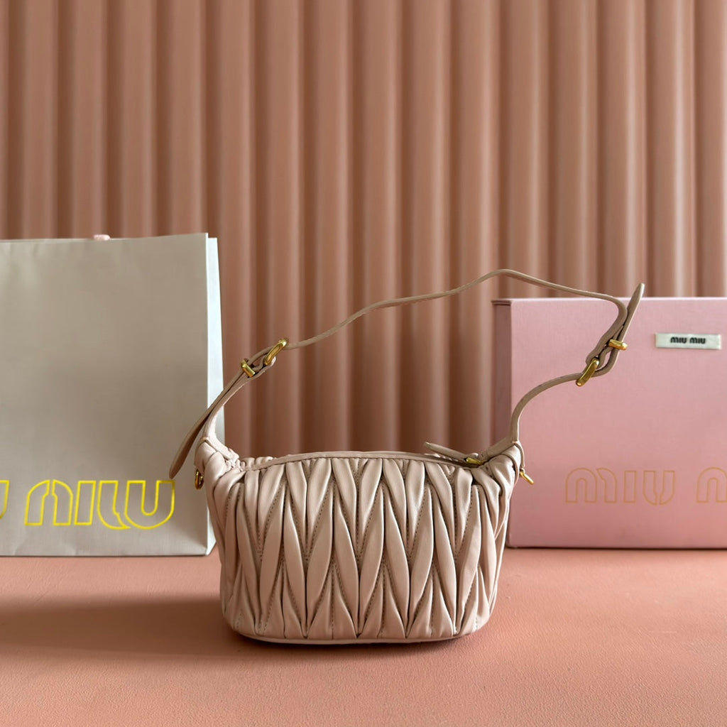 MIU MIU MIUMIU 26S POUCH BAG 15 IN LIGHT PINK CALFSKIN GOLD HARDWARE
