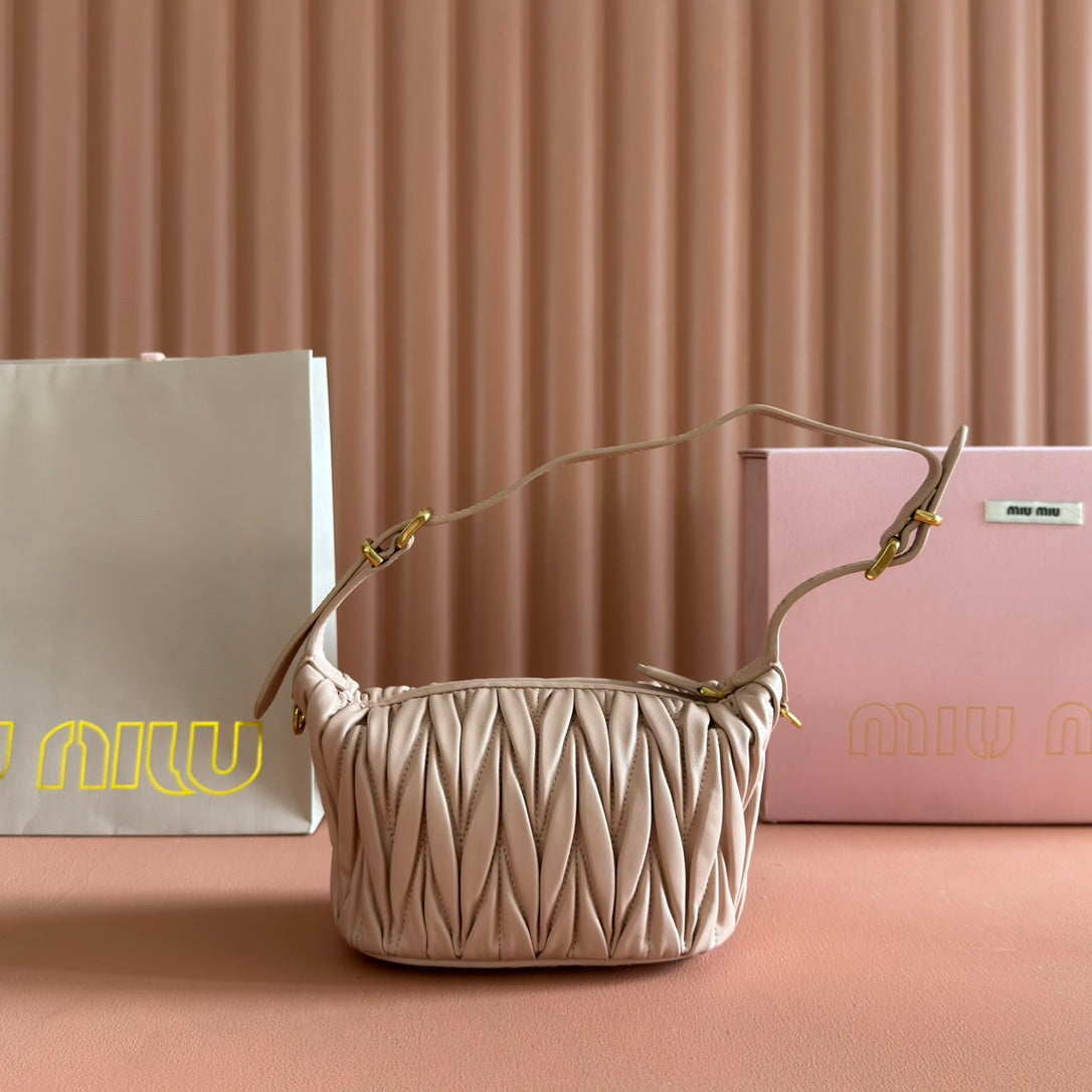 MIU MIU MIUMIU 26S POUCH BAG 15 IN LIGHT PINK CALFSKIN GOLD HARDWARE