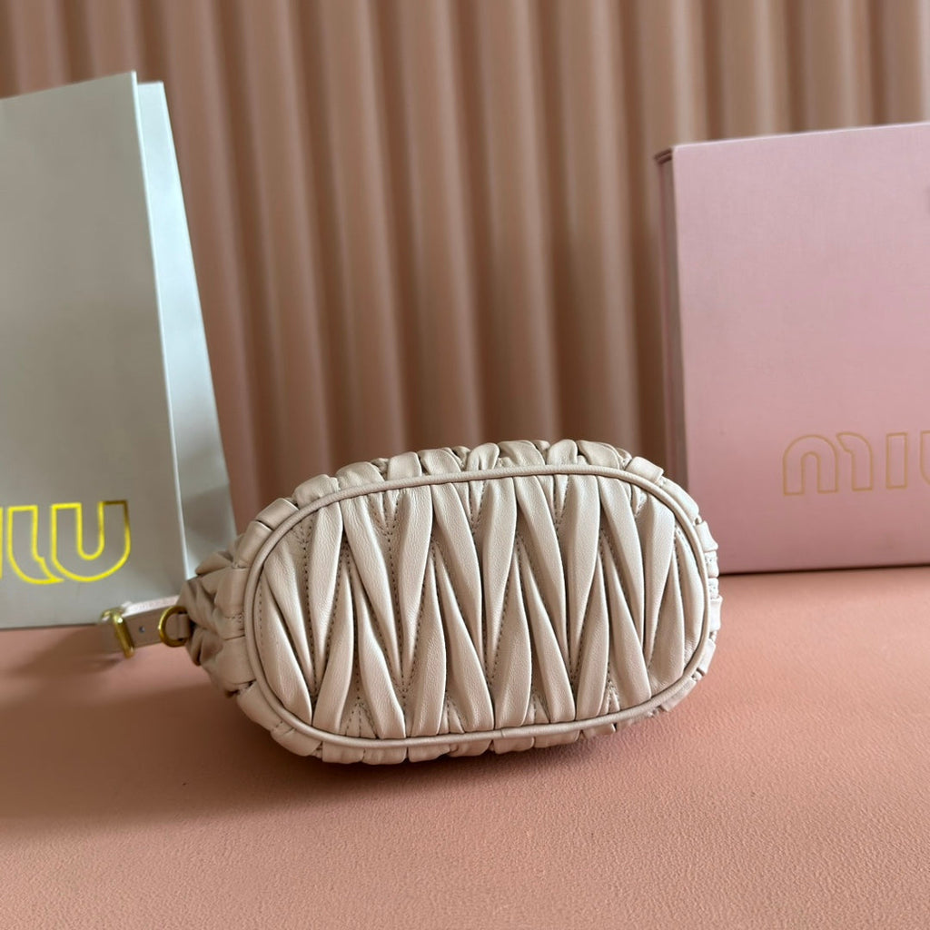 MIU MIU MIUMIU 26S POUCH BAG 15 IN LIGHT PINK CALFSKIN GOLD HARDWARE