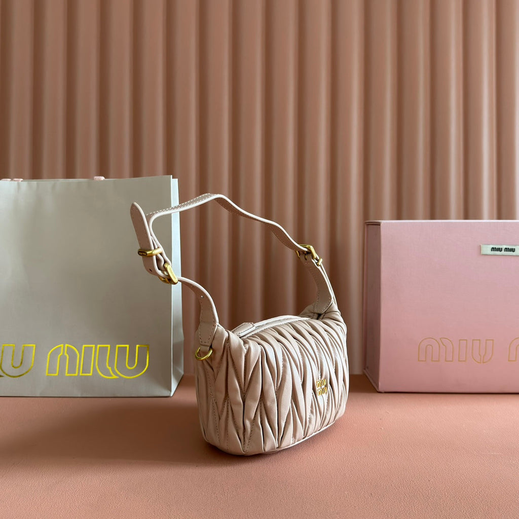 MIU MIU MIUMIU 26S POUCH BAG 15 IN LIGHT PINK CALFSKIN GOLD HARDWARE