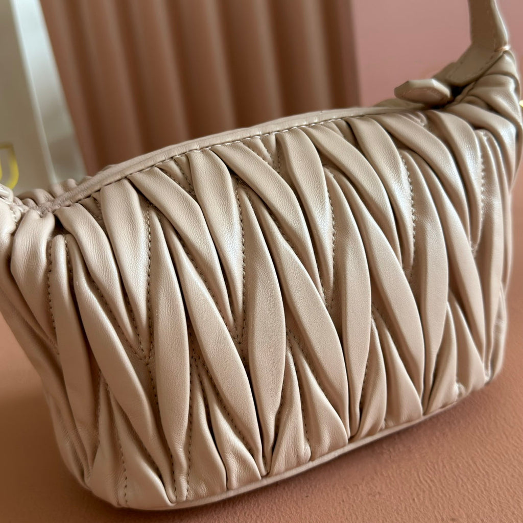MIU MIU MIUMIU 26S POUCH BAG 15 IN LIGHT PINK CALFSKIN GOLD HARDWARE