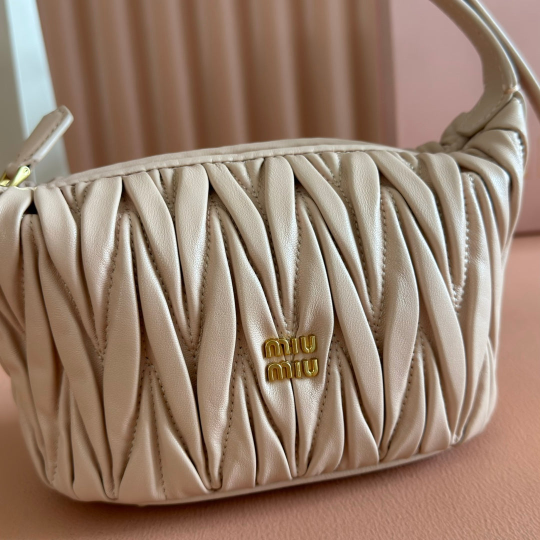 MIU MIU MIUMIU 26S POUCH BAG 15 IN LIGHT PINK CALFSKIN GOLD HARDWARE