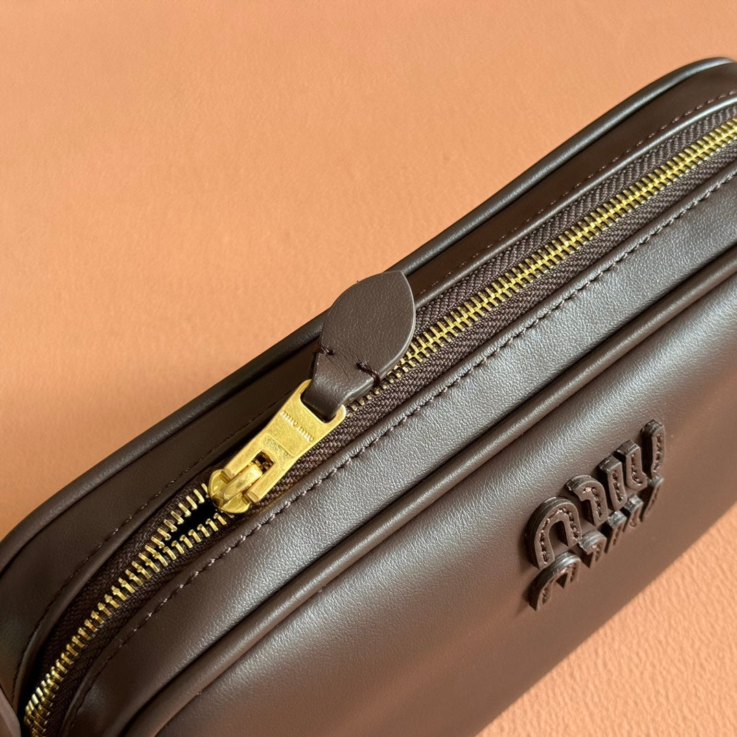 MIU MIU MIUMIU 26S POUCH BAG 20 IN DARK BROWN CALFSKIN GOLD HARDWARE