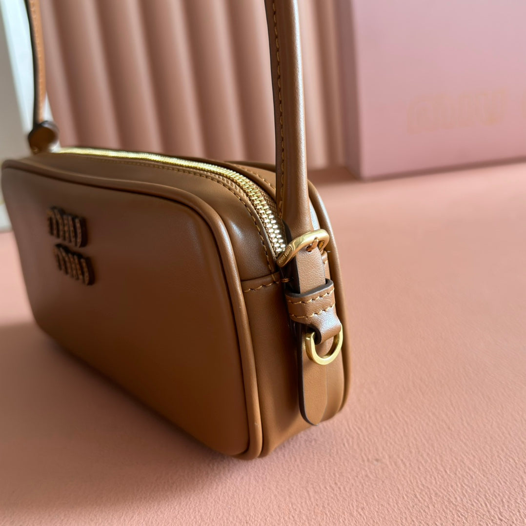 MIU MIU MIUMIU 26S POUCH BAG 20 IN TAN BROWN CALFSKIN GOLD HARDWARE