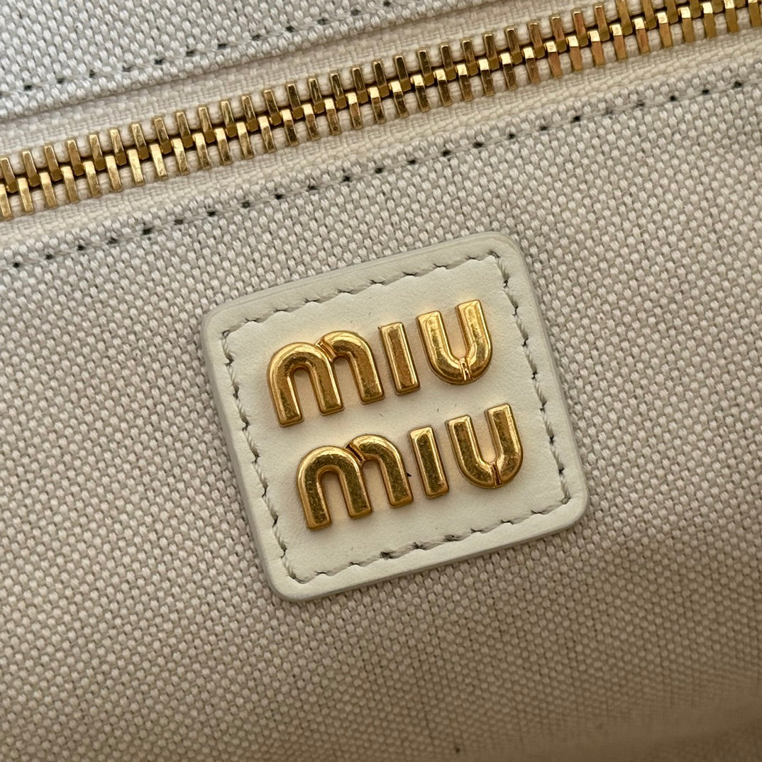 MIU MIU MIUMIU 26S IVY BAG 23 IN WHITE CALFSKIN GOLD HARDWARE