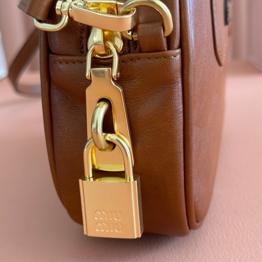 MIU MIU MIUMIU 26S ARCADIE BAG 19 IN TAN BROWN CALFSKIN GOLD HARDWARE