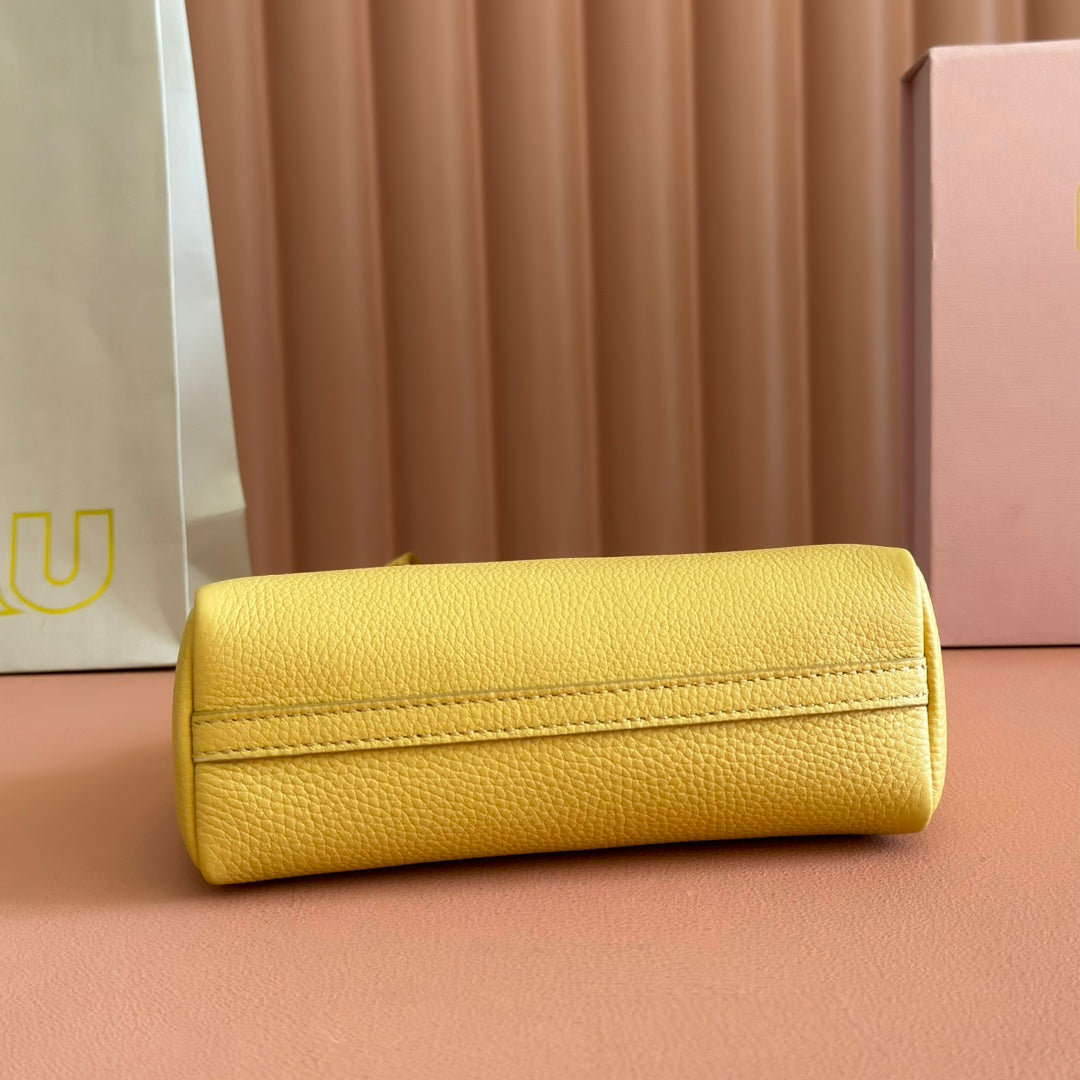 MIU MIU MIUMIU 26S POUCH BAG 18 IN YELLOW CALFSKIN GOLD HARDWARE